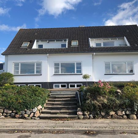 Dejligt Vaerelse Med Eget Bad Og Havudsigt Appartement Assens Buitenkant foto