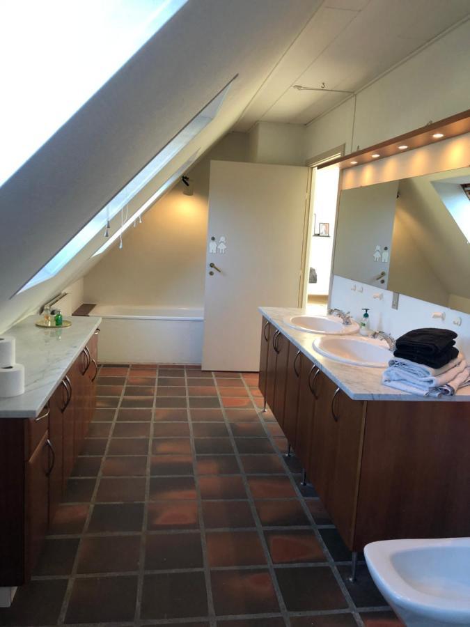 Dejligt Vaerelse Med Eget Bad Og Havudsigt Appartement Assens Buitenkant foto